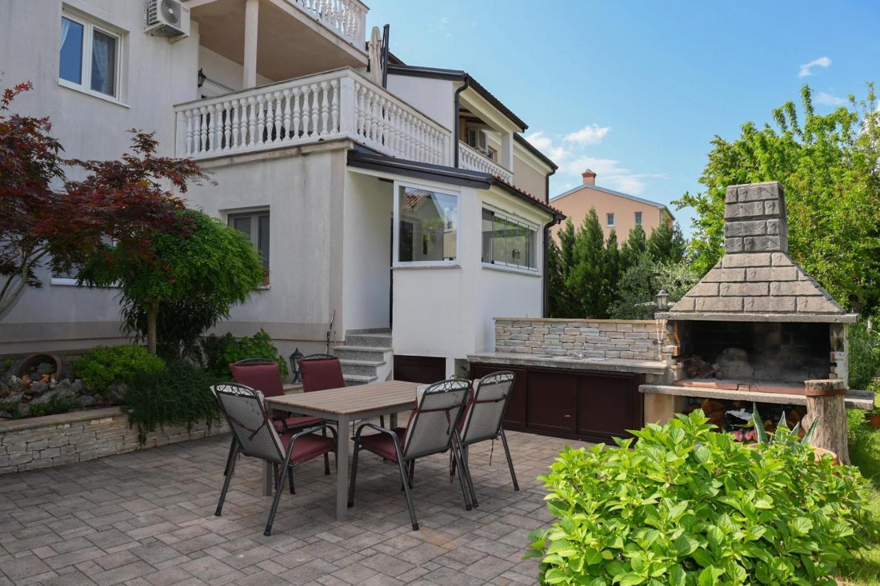 Ferienhaus Basic Malinska Exterior foto
