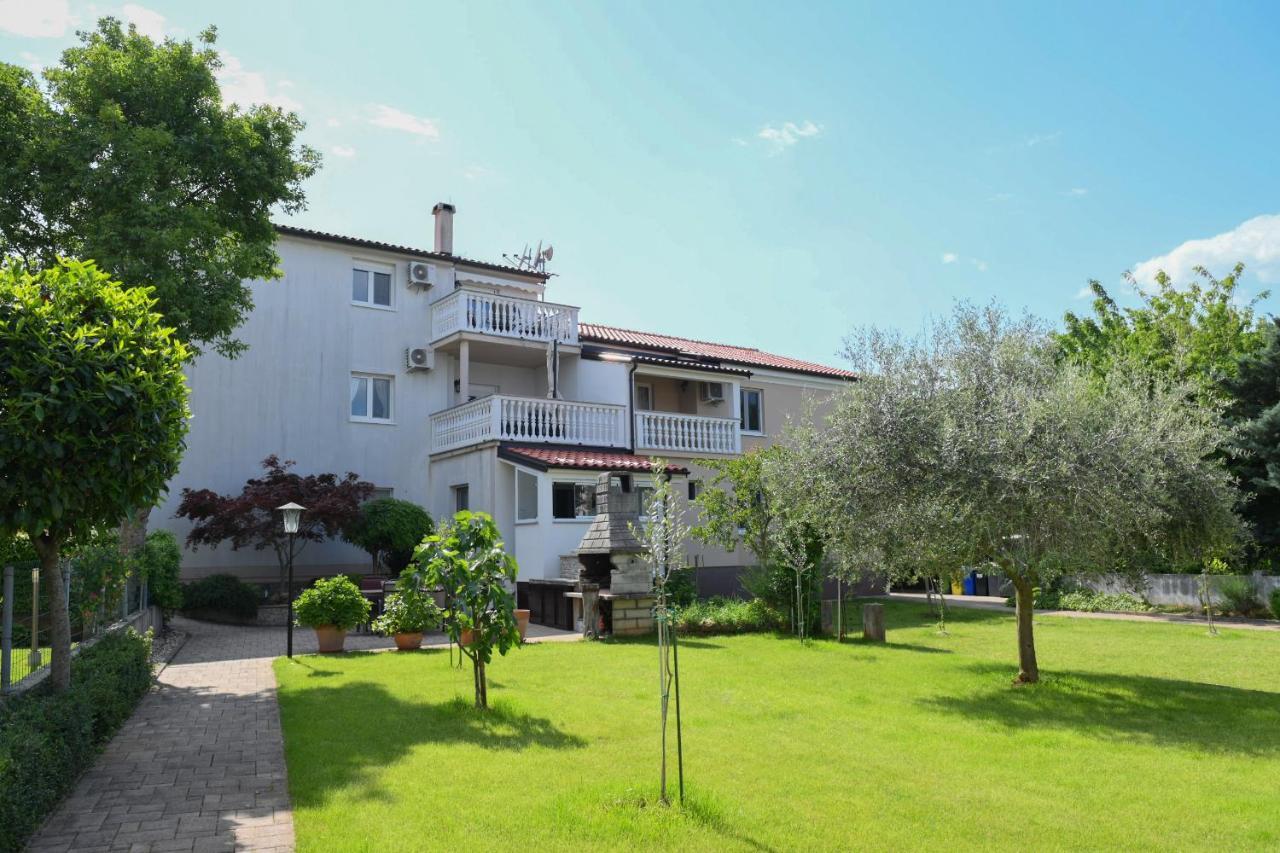 Ferienhaus Basic Malinska Exterior foto